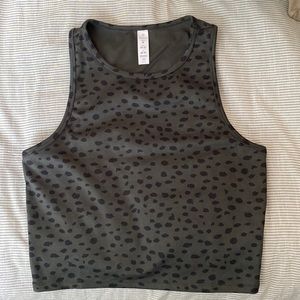 Dark green spotted fitted workout tank